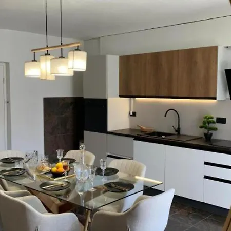 Luxury Ivo With Jacuzzi Near The Apartman *