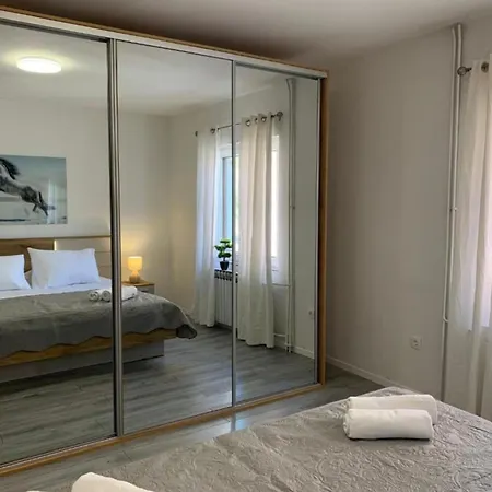 Luxury Ivo With Jacuzzi Near The *